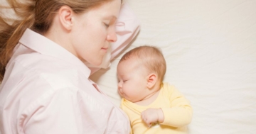 Co-sleeping tra mamma e bambino
