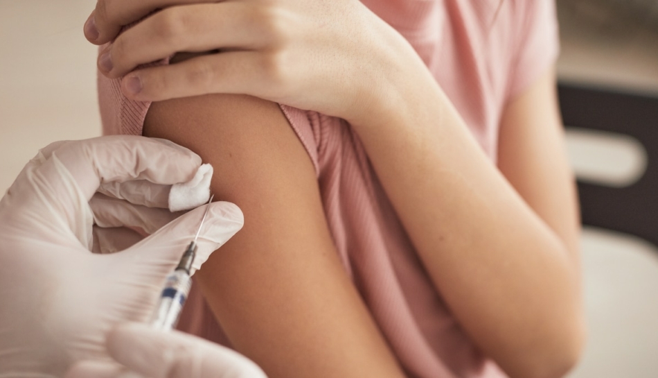 vaccinazione-bambina-vaccino