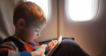 viaggiare con i bambini in aereo