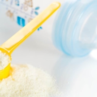 Latte artificiale: liquido o in polvere?
