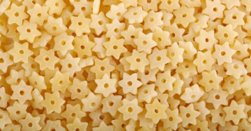 Pastina a forma di stella come esempio di baby food