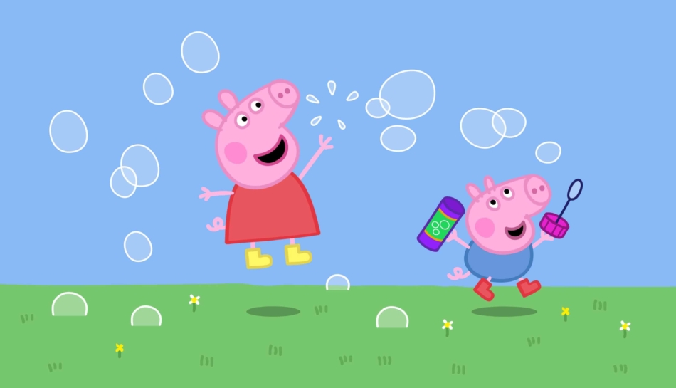 Peppa Pig e il suo fratellino giocano con le bolle di sapone