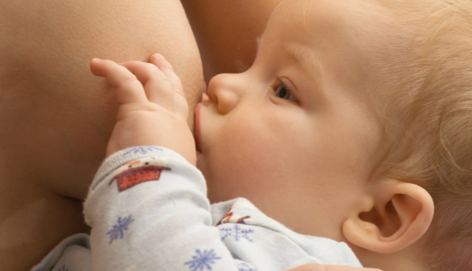 Suzione del latte materno dal seno