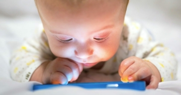 Small child in front of a smartphone