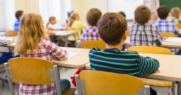 Bambini in una classe elementare