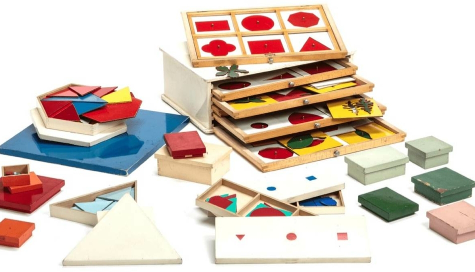 Cassettiera delle figure piane, metodo Montessori