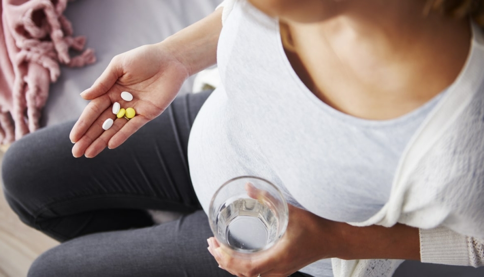 donna assume acido folico durante la gravidanza