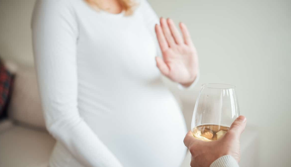 Donna rifiuta alcol durante la gravidanza