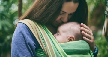 Fascia porta bebè per il babywearing