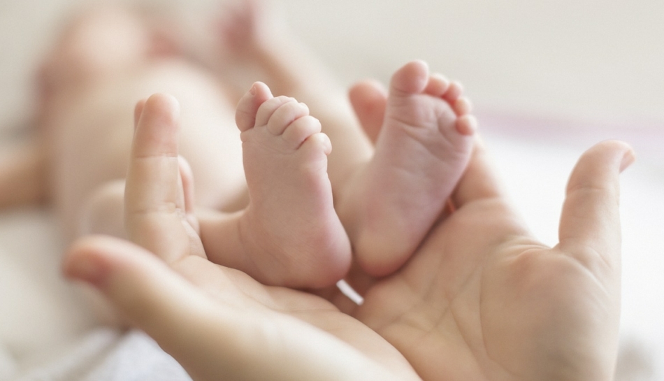 Bambino con piede torto congenito