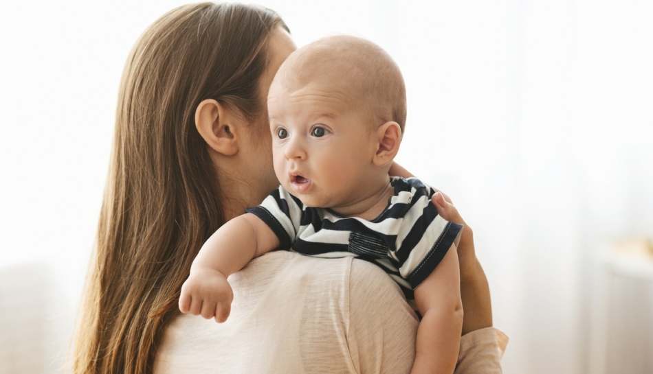 Bambino che sta per fare un rigurgito