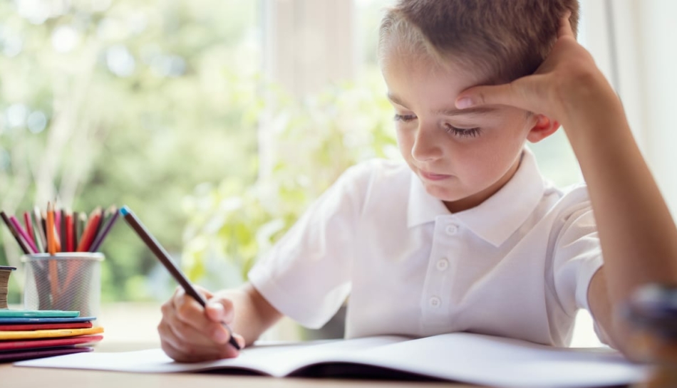 bambino disortografico fa i compiti a casa