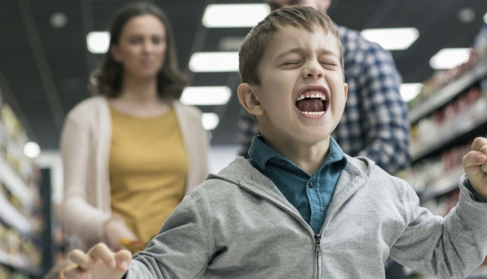 Bambino urla in un supermercato