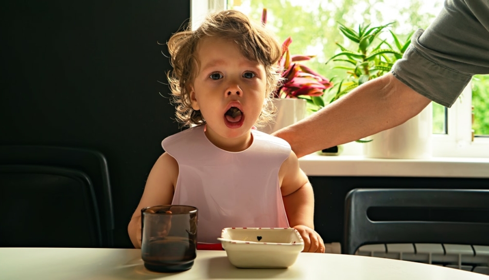 manovre disostruzione pediatrica su bambina che soffoca