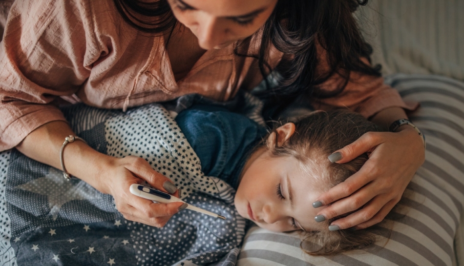 mamma con bambina dopo convulsione febbrile