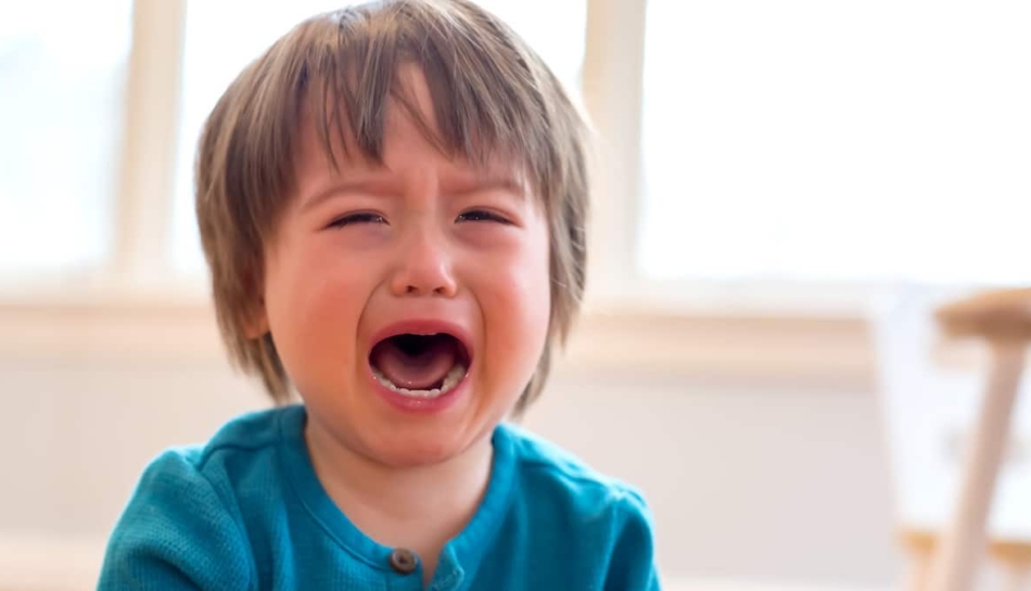 bambino con crisi di pianto durante spasmi affettivi