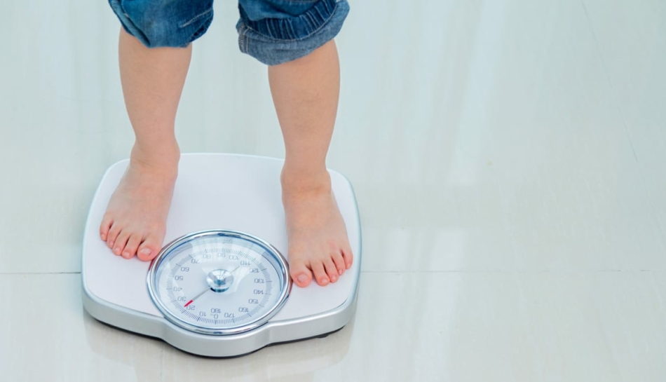 misurazione del BMI di un bambino