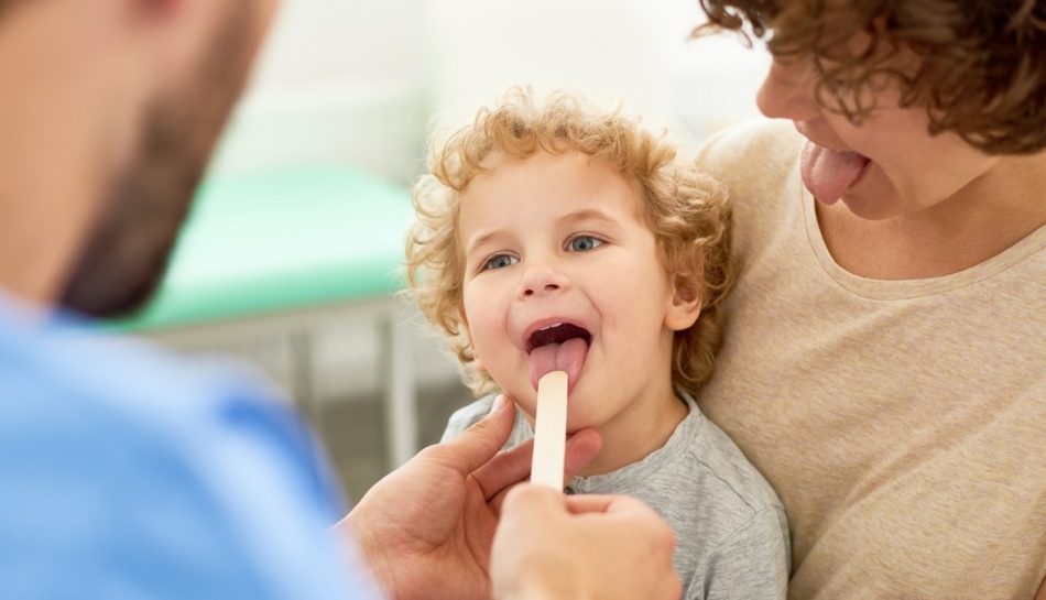 visita dal pediatra per bambino con laringite