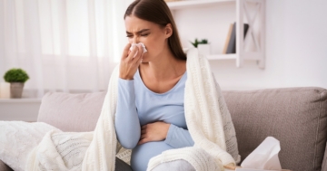 donna in gravidanza con raffreddore
