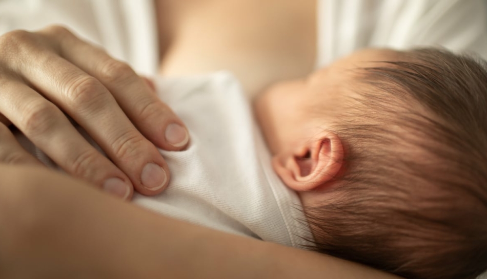 neonato allattato da mamma con febbre