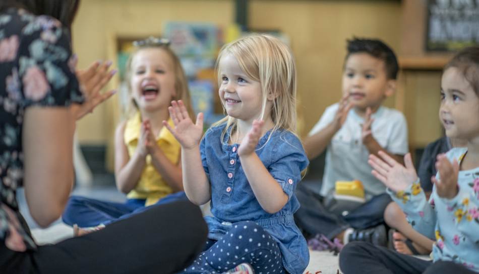 bambini in un asilo parentale