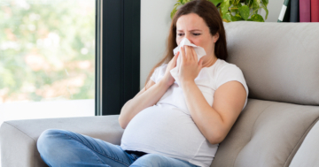 donna in gravidanza con influenza