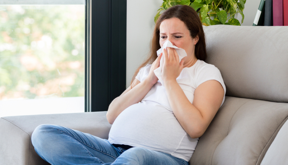donna in gravidanza con influenza