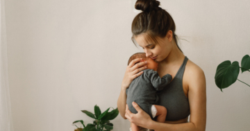 mamma con bambino dopo capoparto