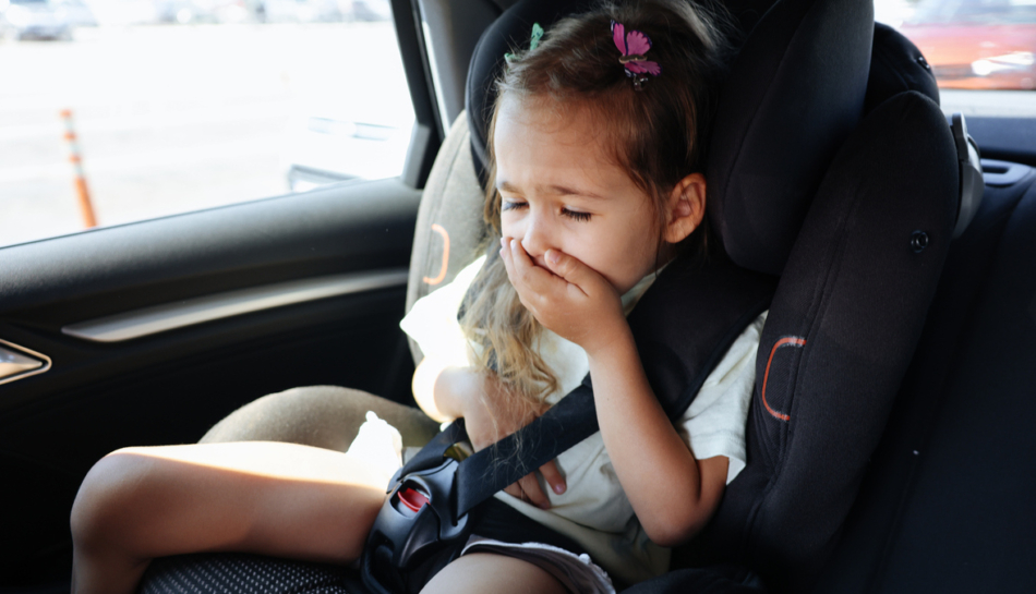 Bambina soffre di mal d'auto