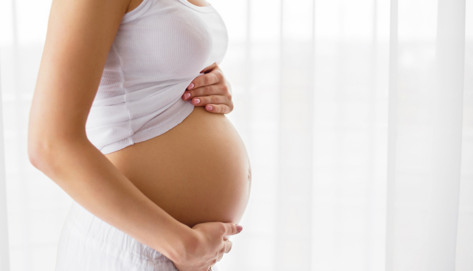 Donna durante il quinto mese di gravidanza