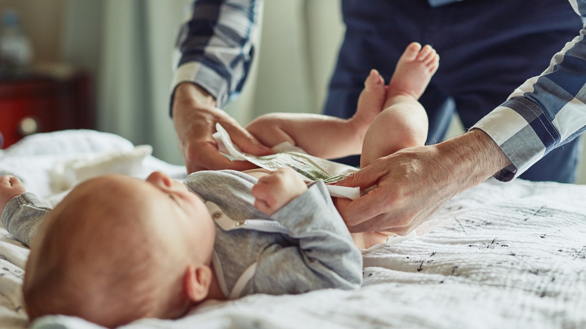 Cacca verde del neonato è normale? Uppa