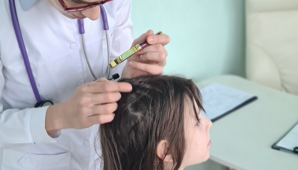 bambina con tricotillomania dal medico