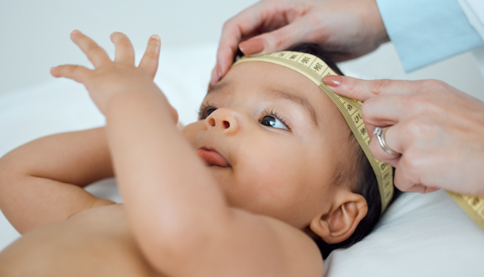 medico misura circonferenza cranica neonato