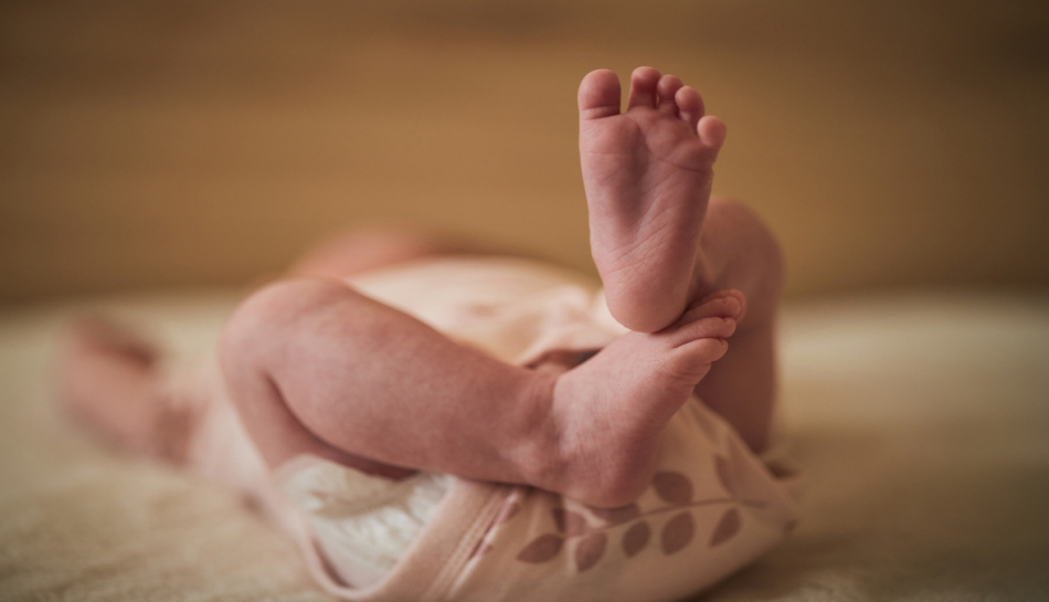 gambe di neonato