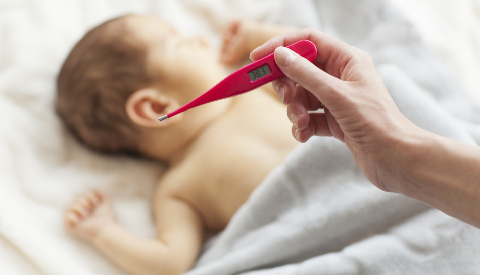 Bambino con febbre in estate