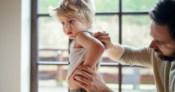 Bambino con allergia agli acari