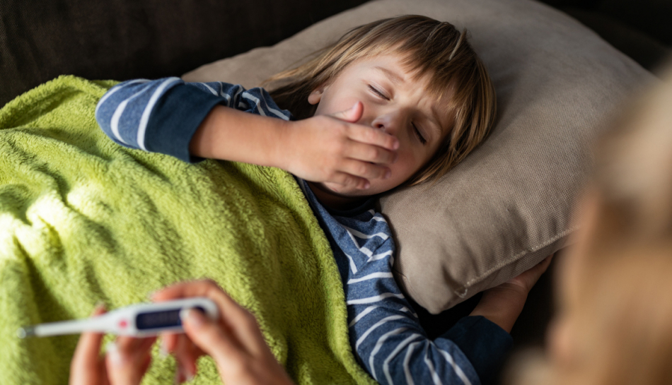 Bambino con i sintomi della klebsiella