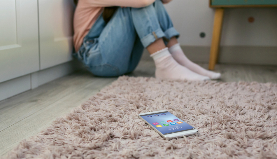 Adolescente vittima di cyberbullismo