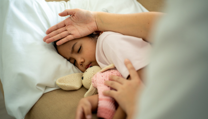 Bambina a letto con febbre